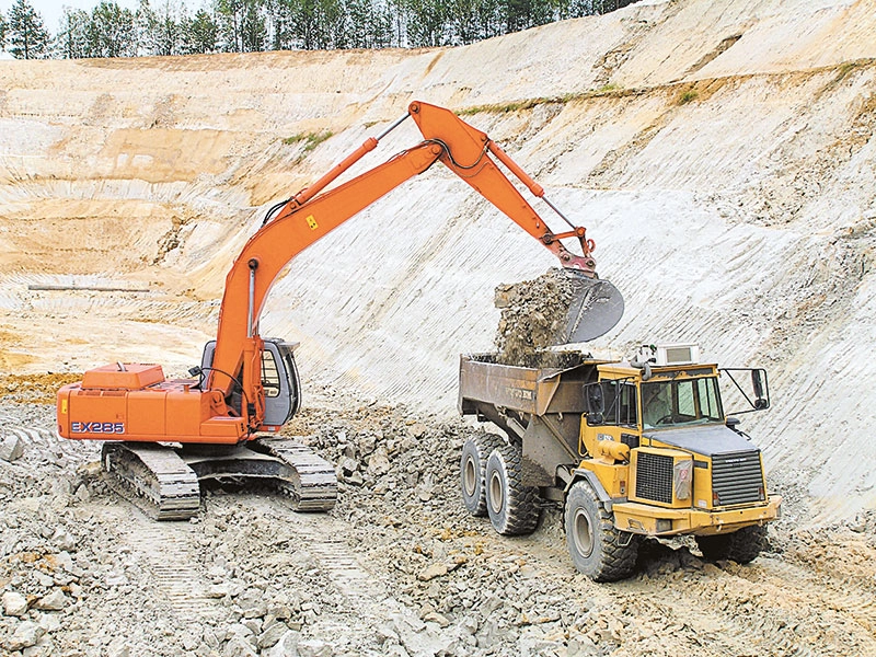 kompletter Rohbau mit vorgefertigten Wand- und Deckenelementen